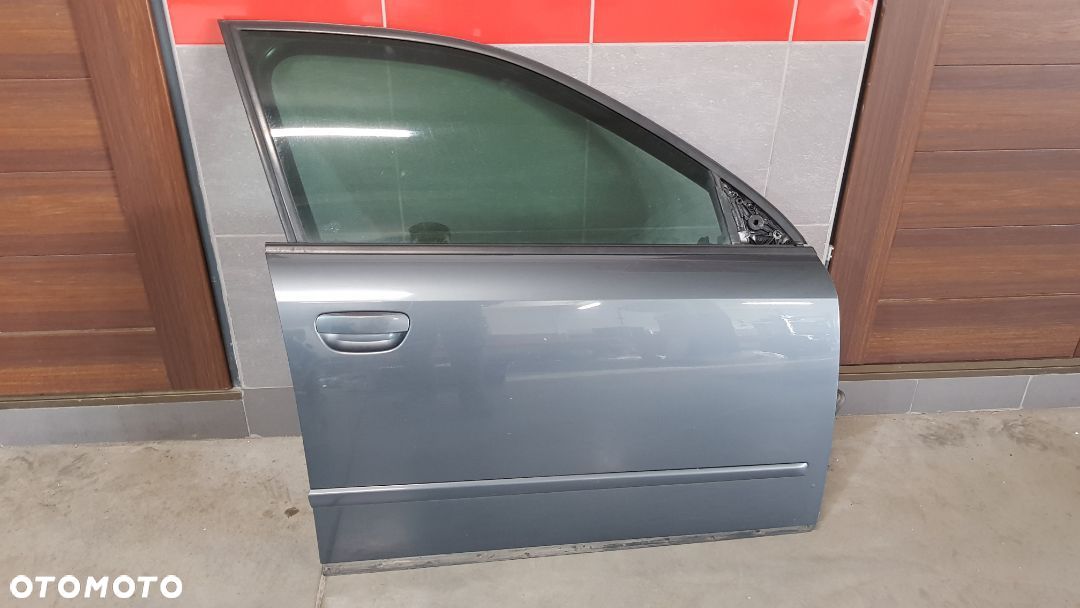 DRZWI A4 B6 PRAWY PRZOD - 1