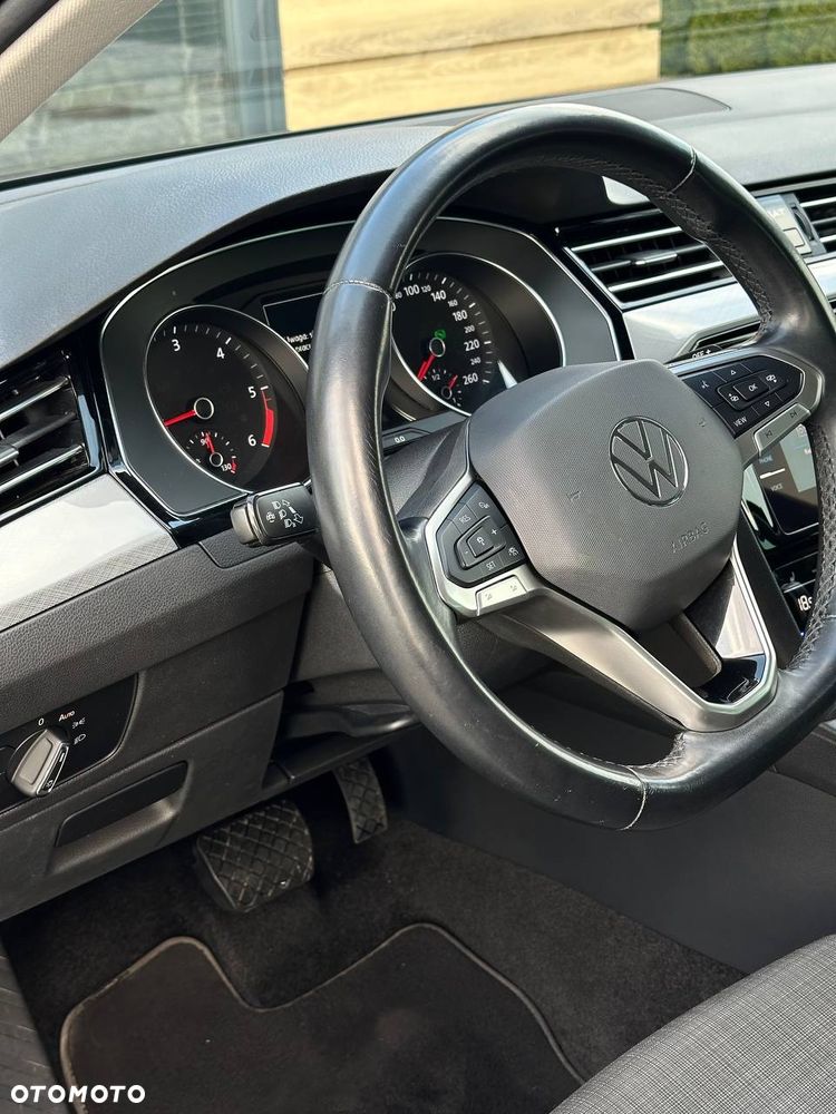 Volkswagen Passat - 15