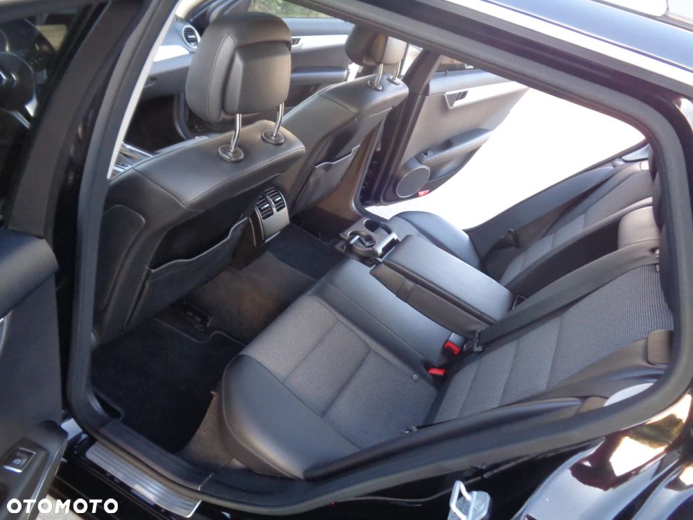 Mercedes-Benz Klasa C 200 (BlueEFFICIENCY) 7G-TRONIC Avantgarde - 28