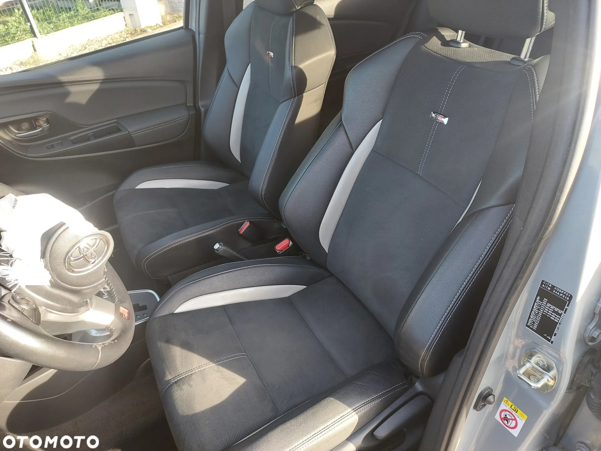 Toyota Yaris Hybrid 1.5 VVT-i GR Sport - 16