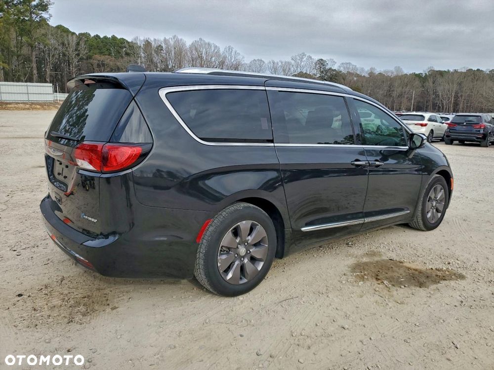 Chrysler Pacifica - 4