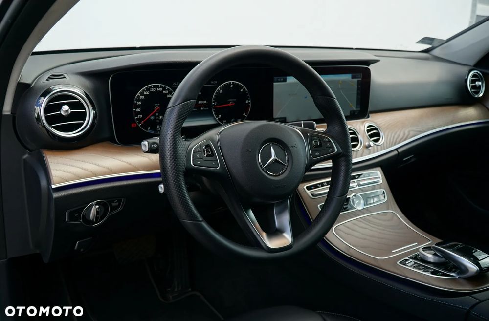 Mercedes-Benz Klasa E 220 d 4-Matic 9G-TRONIC - 8