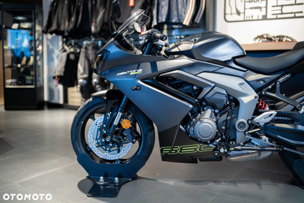 Triumph Daytona - 12