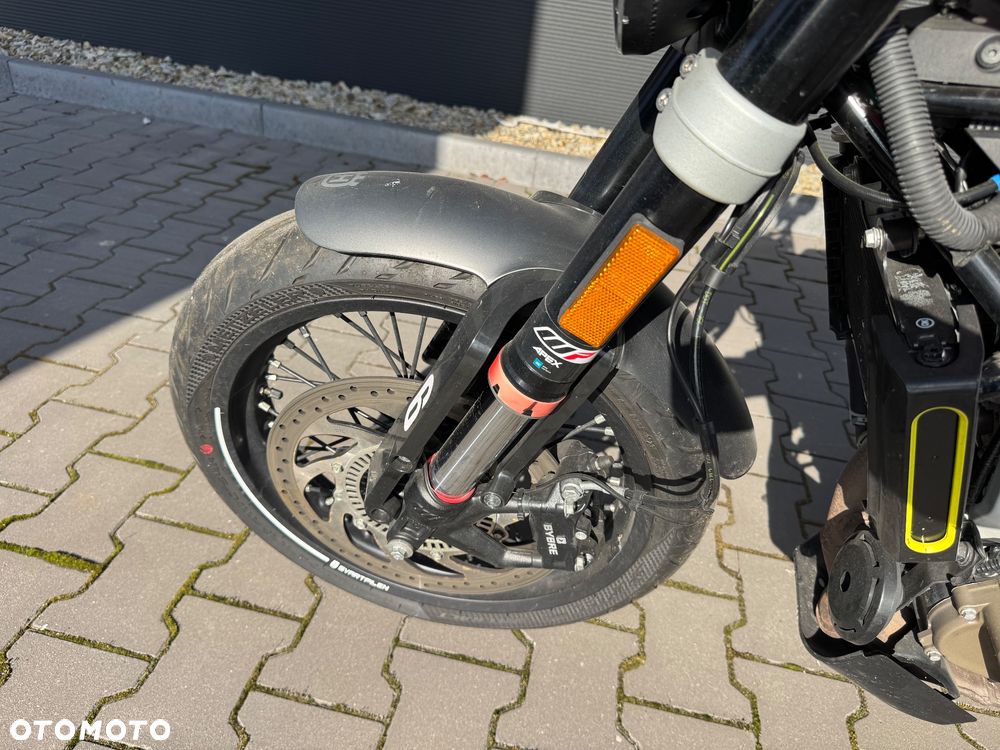 Husqvarna Svartpilen - 16