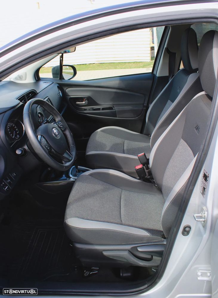 Toyota Yaris 1.5 HSD 20 Anos - 8