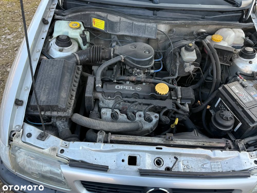 Opel Astra 1.6 - 8