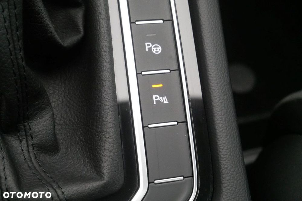 Volkswagen Passat Variant 2.0 TSI Elegance DSG - 20