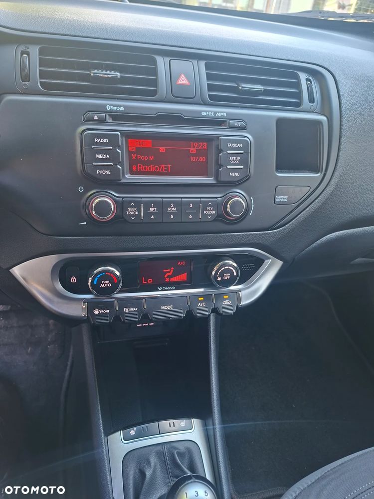 Kia Rio 1.2 M - 11