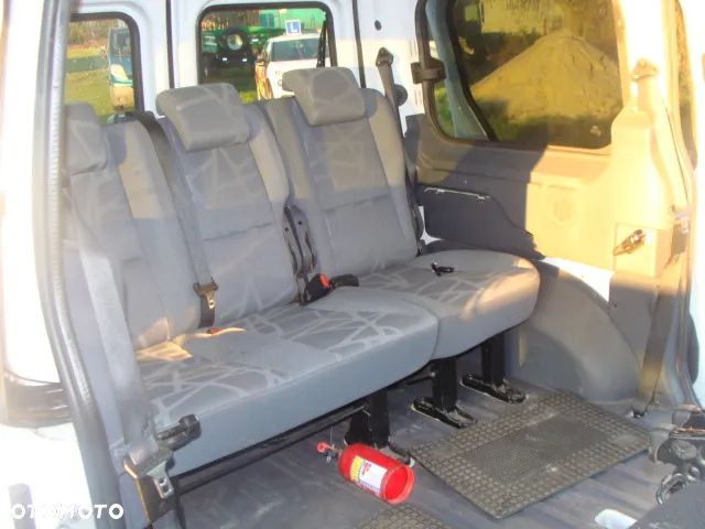 Ford Tourneo Connect - 13