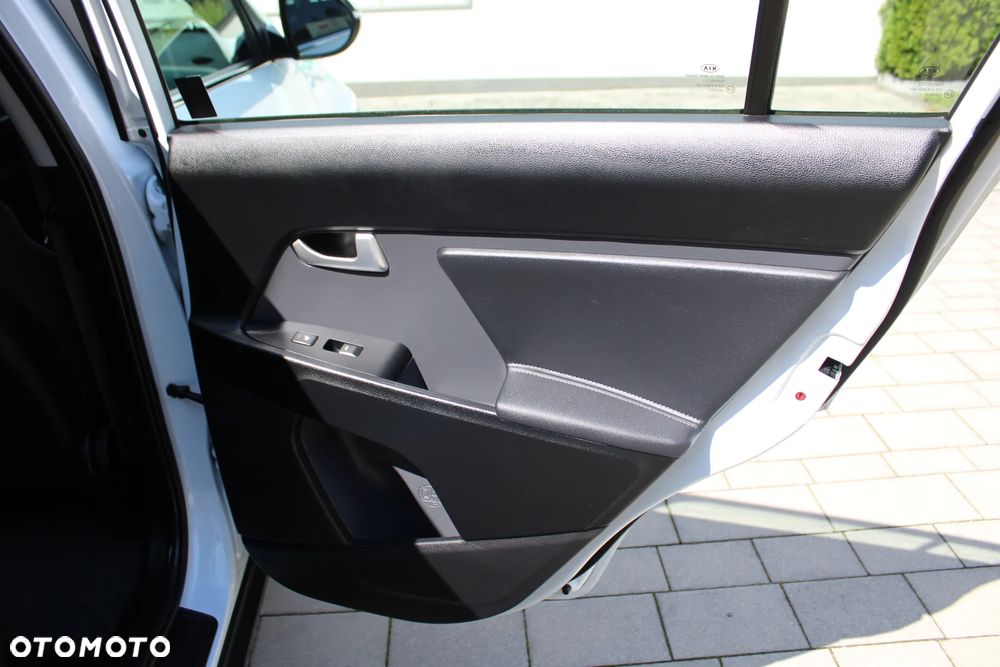 Kia Sportage 2.0 L - 21
