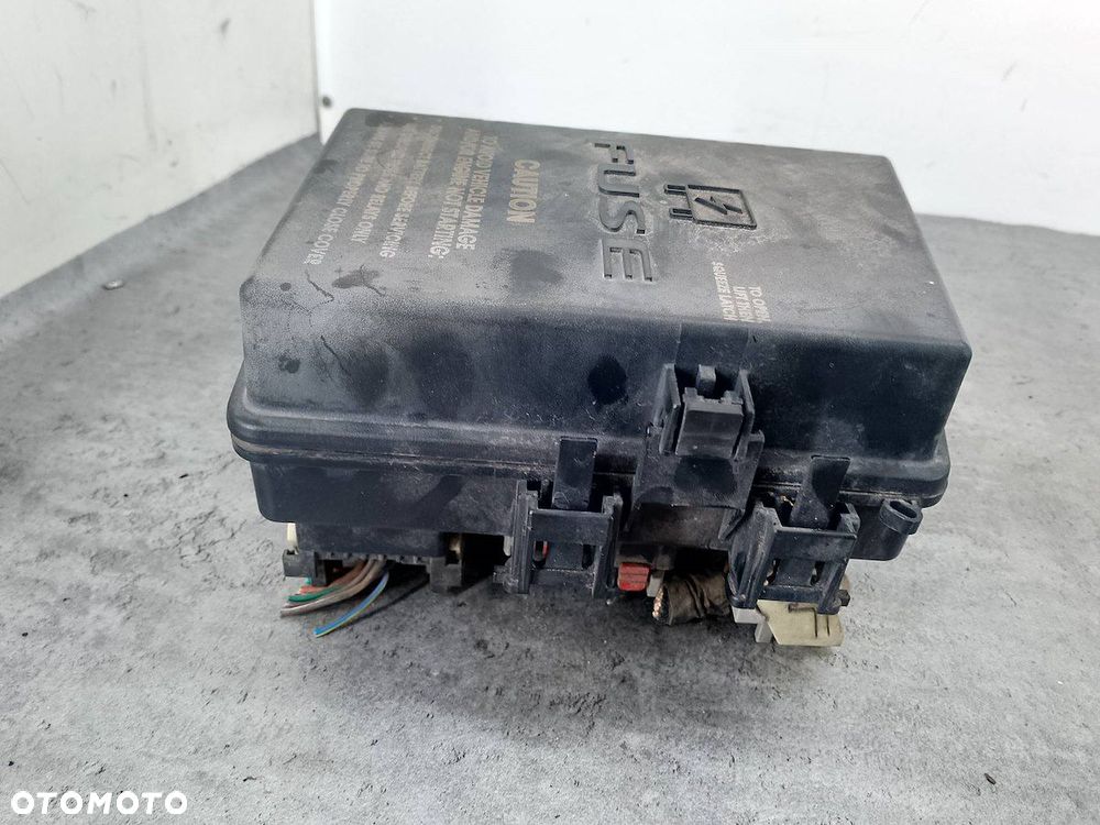 SKRZYNKA BEZPIECZNIKÓW CHRYSLER PACIFICA 04727832AI 3.5 V6 - 4