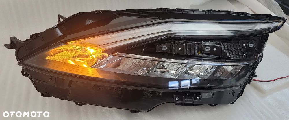 LAMPA LEWA PRZÓD NISSAN QASHQAI III J12 2021- KOITO 100-8D02F 26060-6HN2C - 2