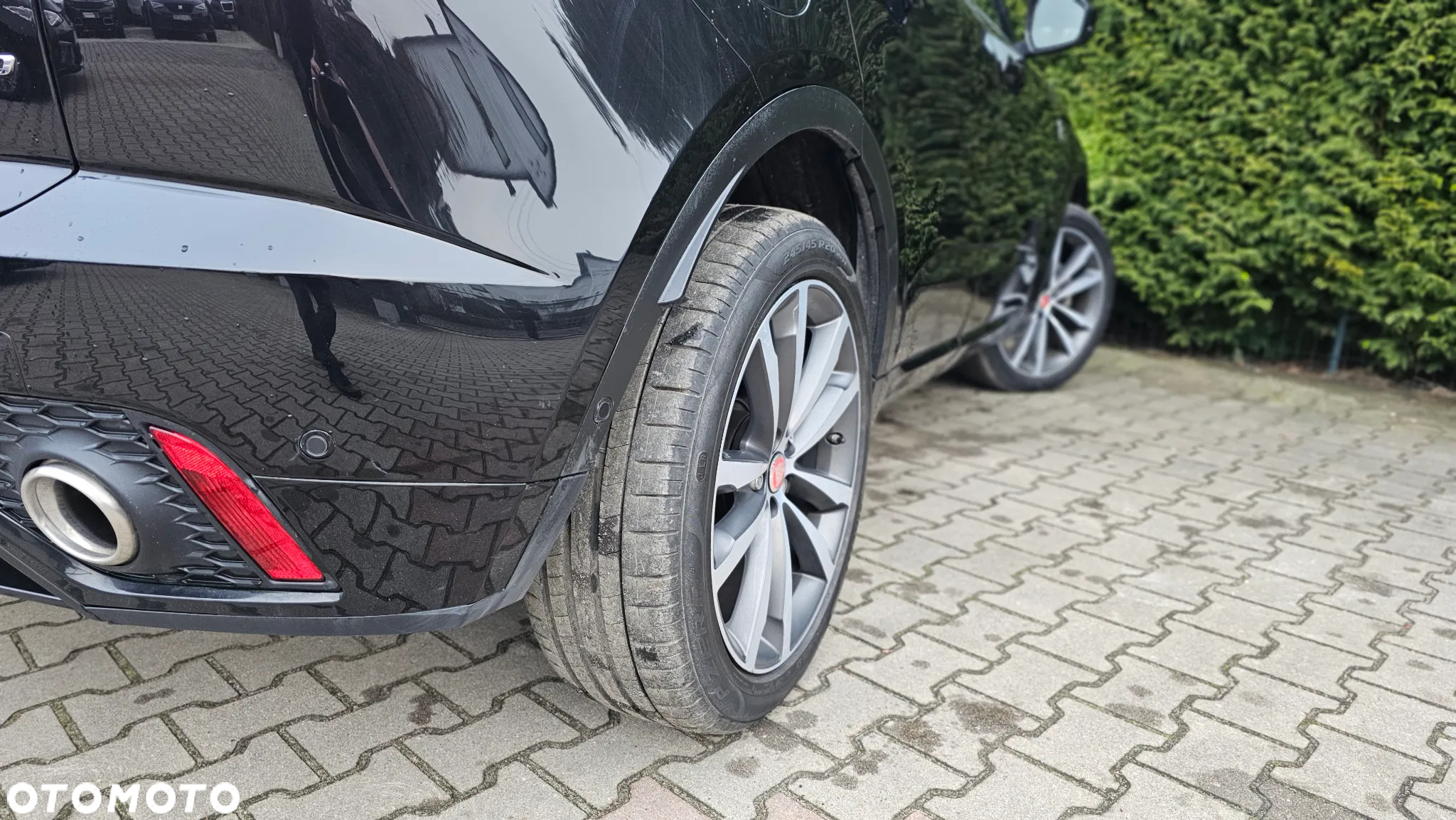 Jaguar E-Pace 2.0 i4D AWD R-Dynamic S - 28
