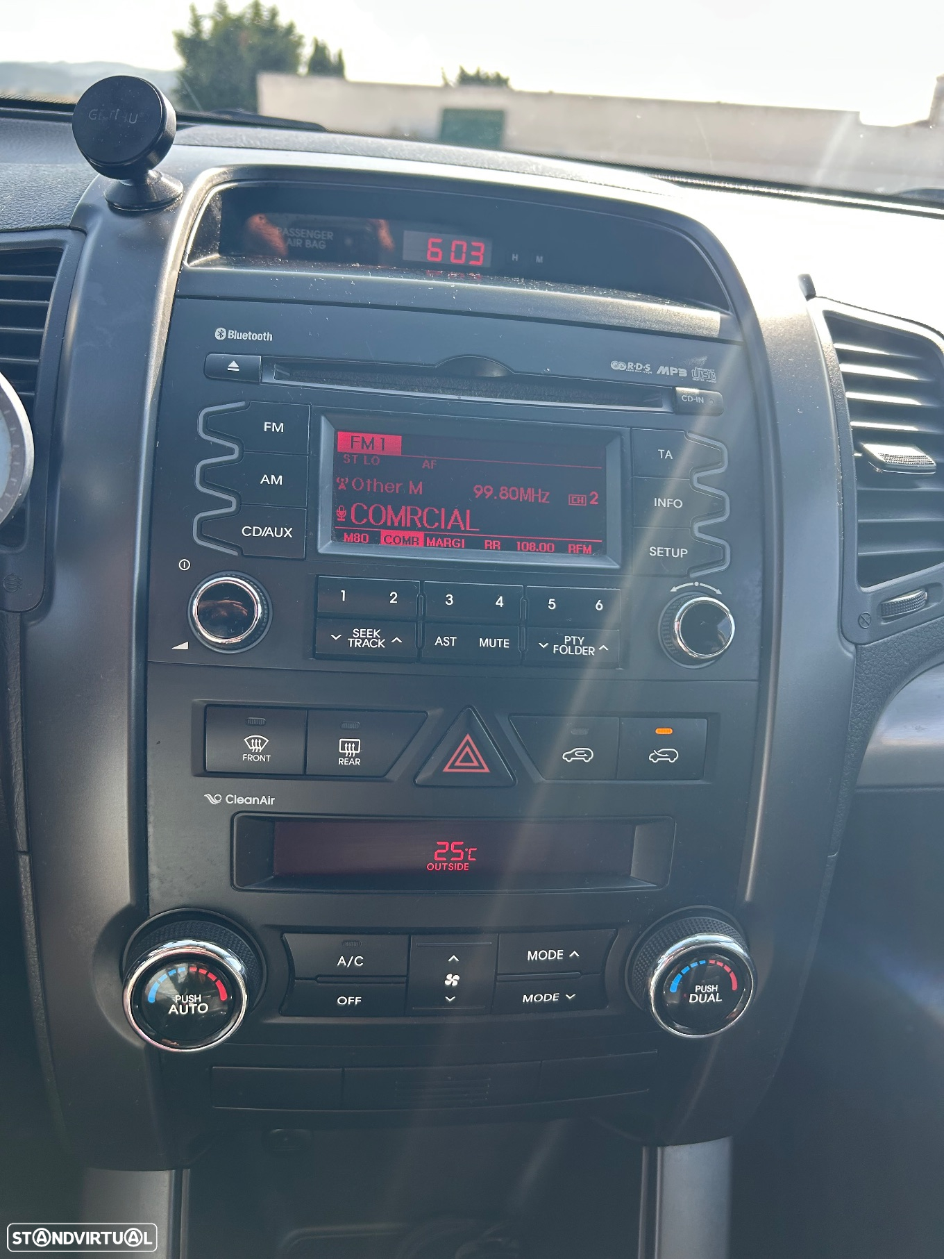Kia Sorento 2.0 CRDi TX Tecto Panorâmico - 28