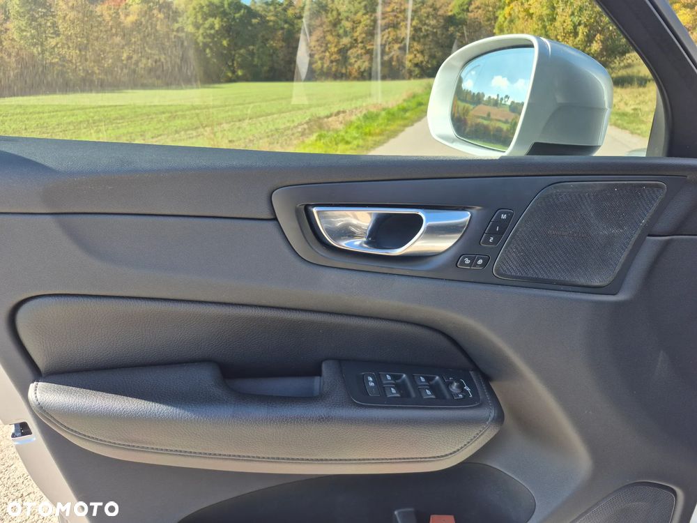 Volvo XC 60 D4 SCR Momentum - 22