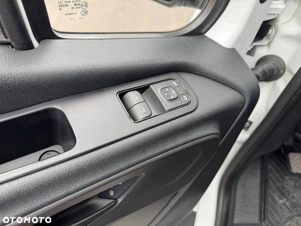 Mercedes-Benz Sprinter - 16
