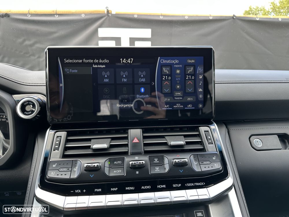 Toyota Land Cruiser 300 70th Anniversary - 28