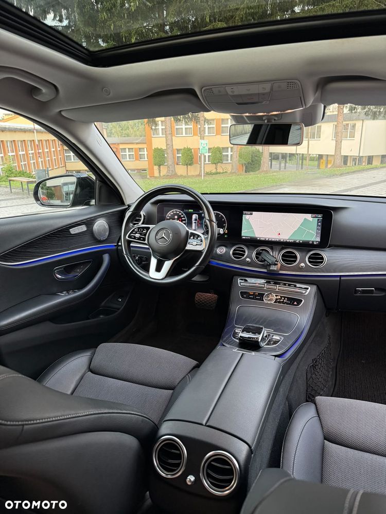 Mercedes-Benz Klasa E 300 de AMG - 18