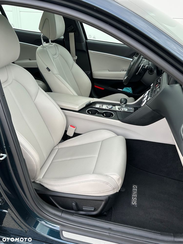 Genesis G70 Shooting Brake 2.0T RWD 8AT Premium - 10