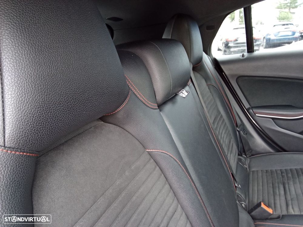 Mercedes-Benz CLA 180 d Shooting Brake AMG Line - 11