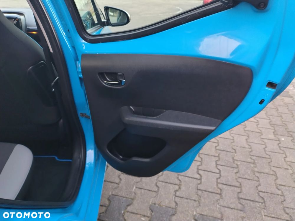 Toyota Aygo x-play touch - 19
