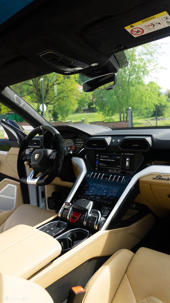 Lamborghini URUS - 12