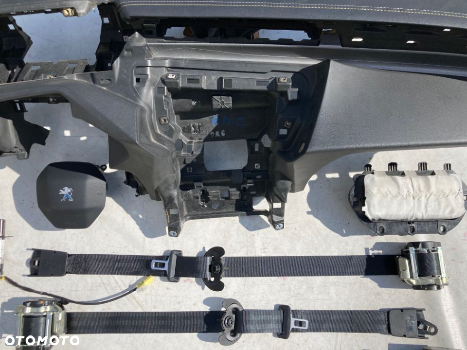 PEUGEOT 308 T10 SKÓRA DESKA KONSOLA KOKPIT PULPIT PÓŁKA PARAPET PODUSZKI PODUSZKA POWIETRZNA KIEROWCY PASAŻERA KURTYNA KURTYNY AIR BAG FOTELA W FOTEL SRS AIRBAG PASY PAS regeneracja - 7