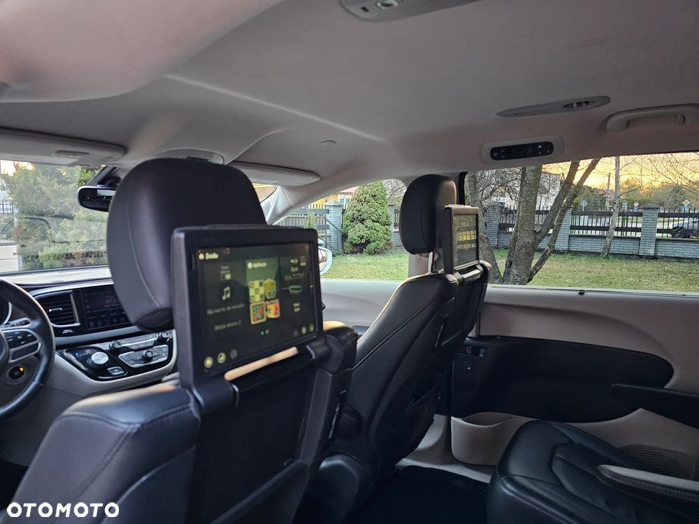 Chrysler Pacifica - 15
