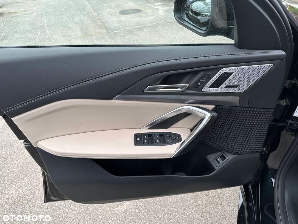 BMW iX2 eDrive20 66.5kWh M Sport - 13