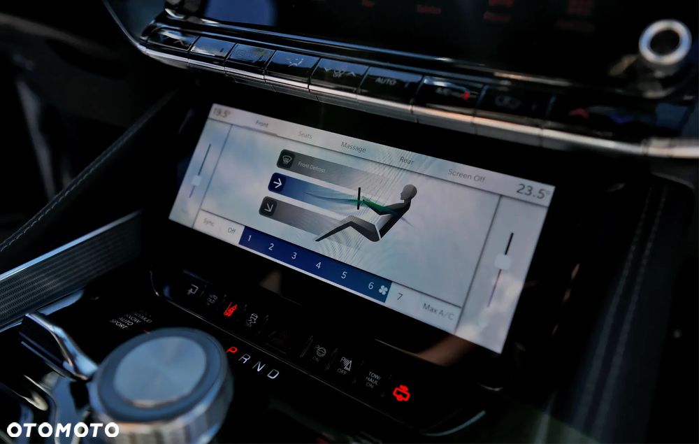 Jeep Grand Wagoneer - 39