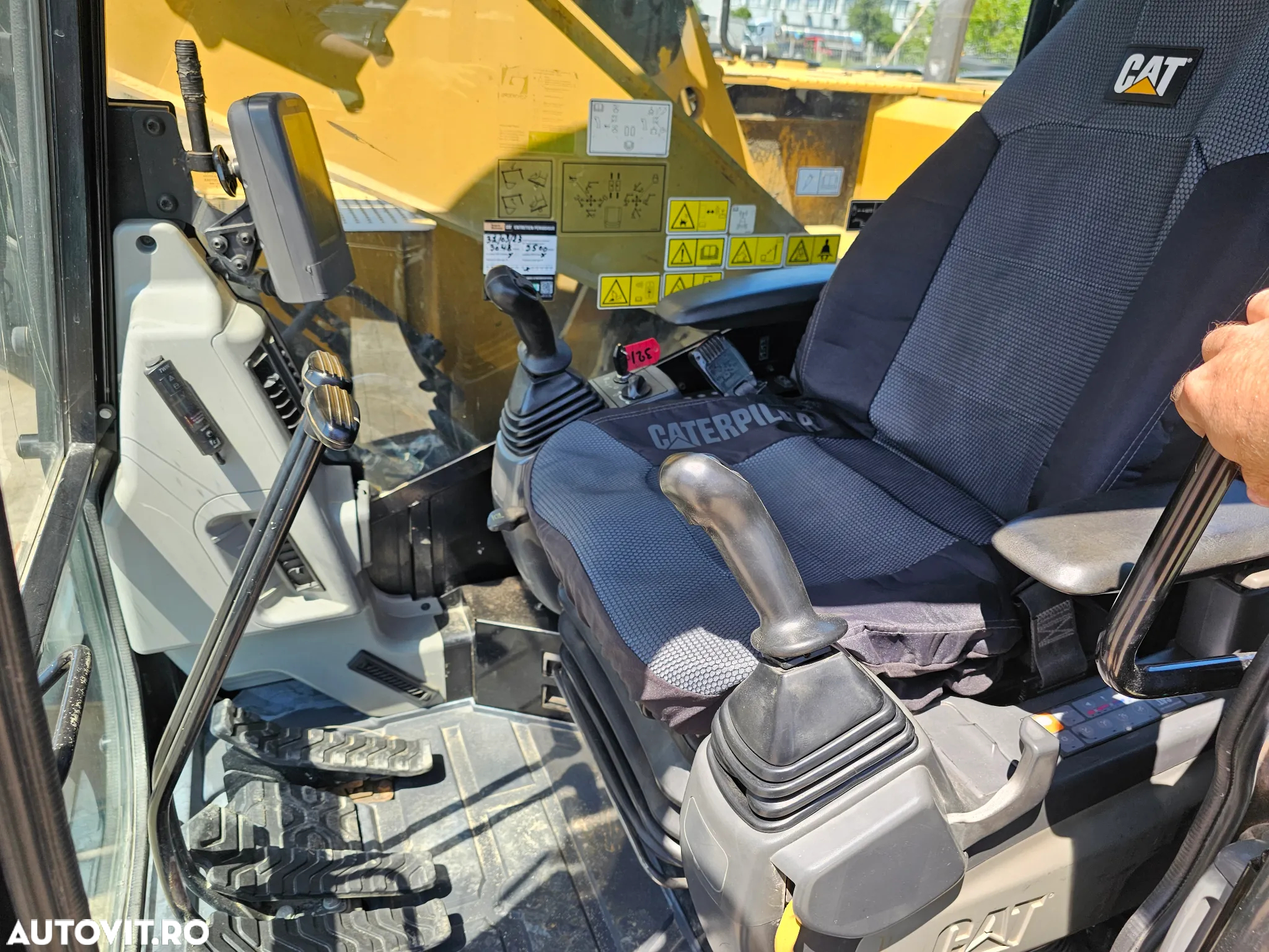 Caterpillar 321D LCR excavator pe senile compact cu 2 cupe - 6