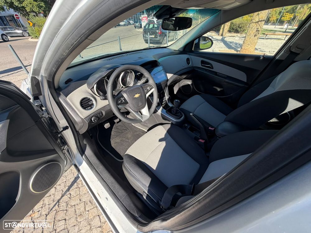 Chevrolet Cruze 1.6 LT - 26