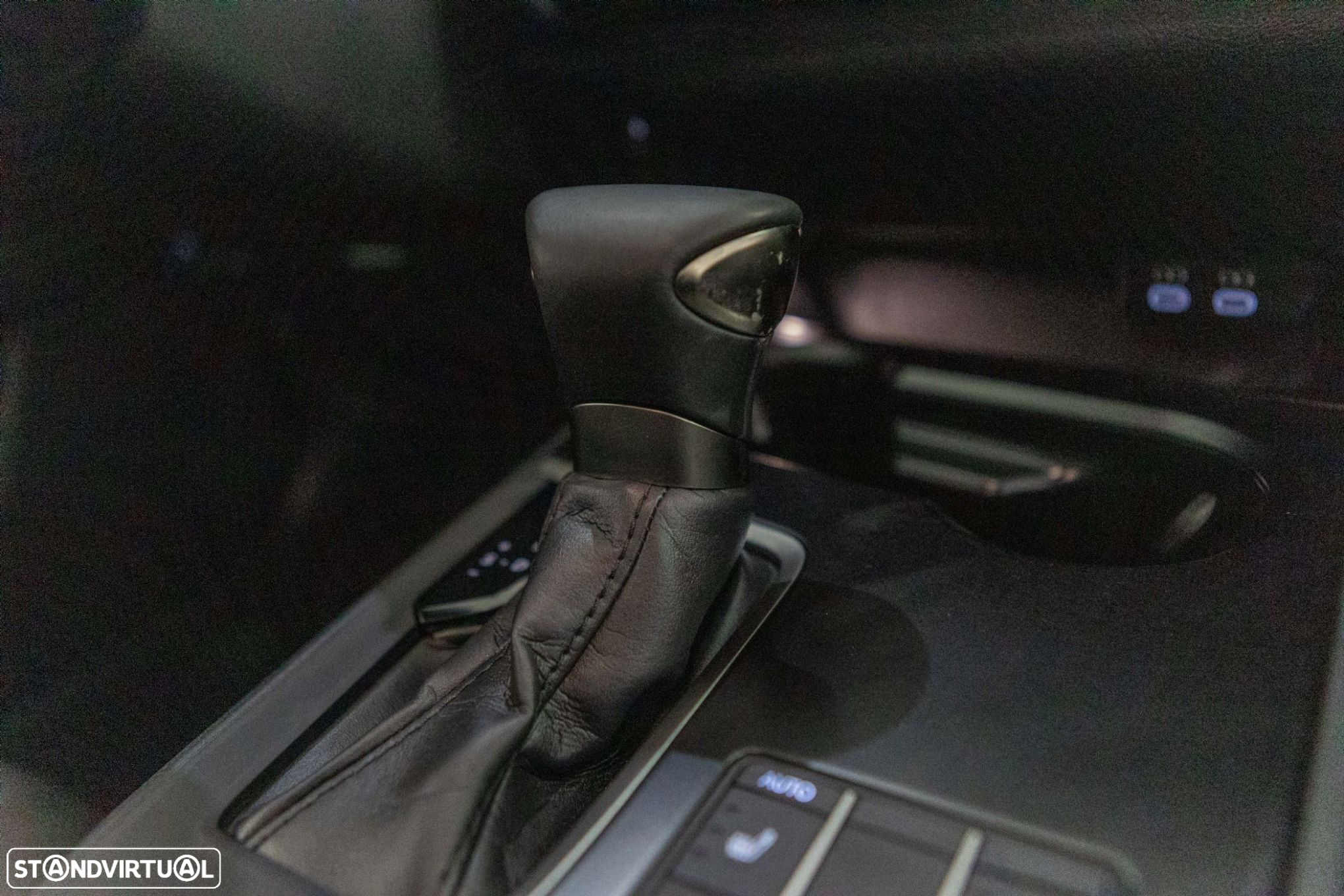 Lexus UX 250h F Sport - 28