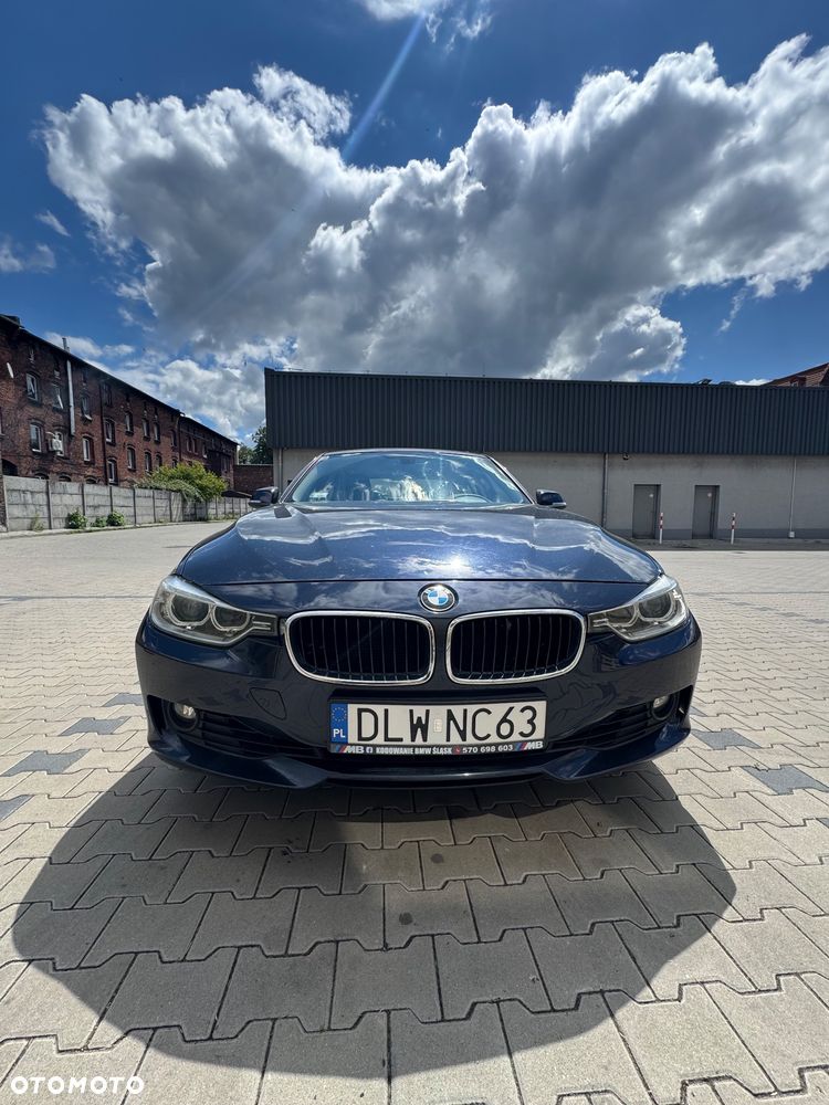 BMW Seria 3 320i - 8