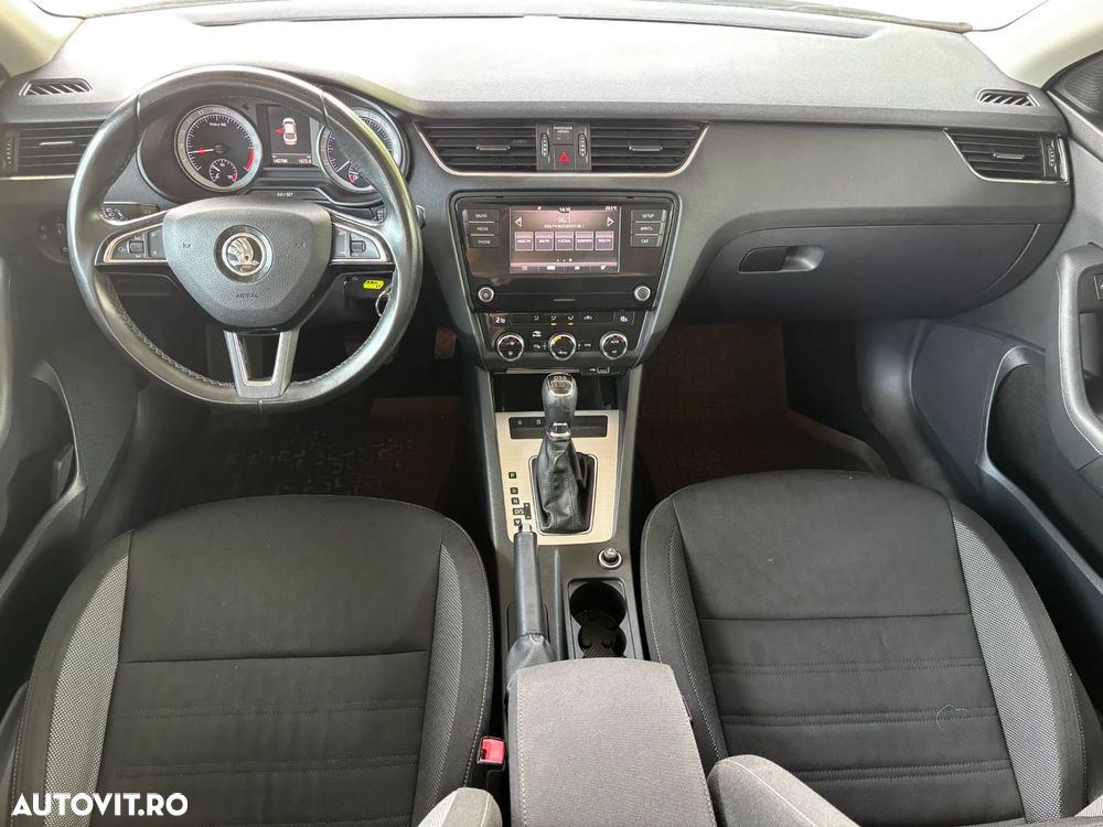 Skoda Octavia 1.6 TDI DSG Ambition - 29