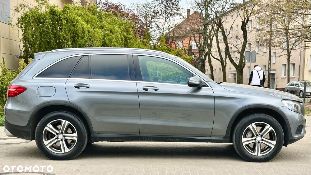 Mercedes-Benz GLC 250 4Matic 9G-TRONIC AMG Line - 8