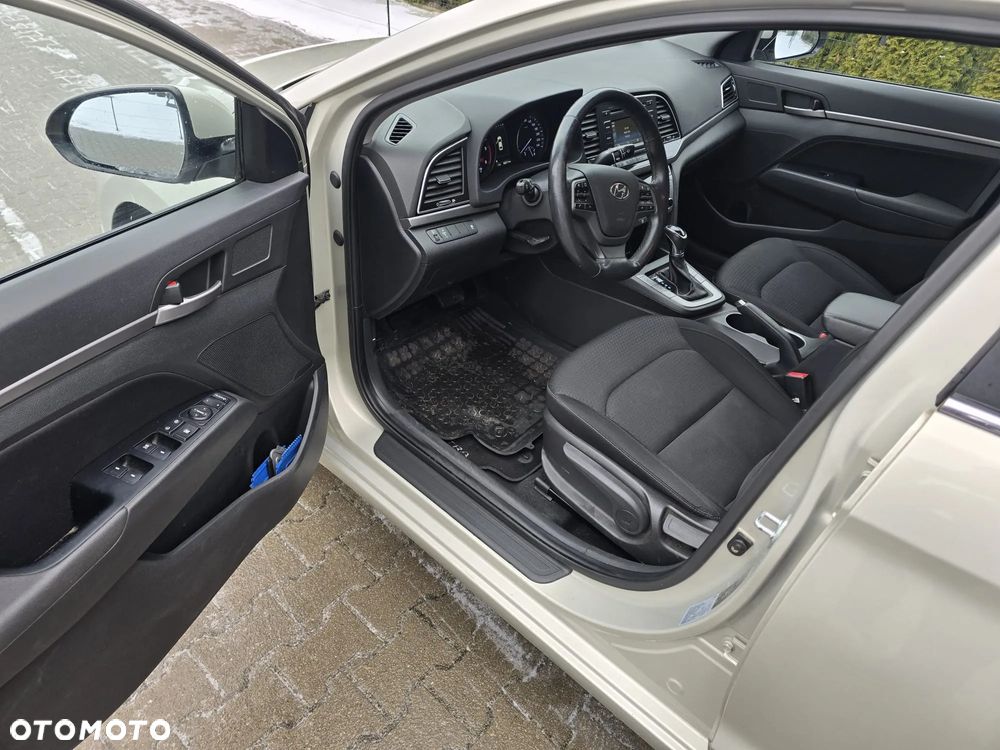 Hyundai Elantra 1.6 CRDi BlueDrive Style DCT - 5