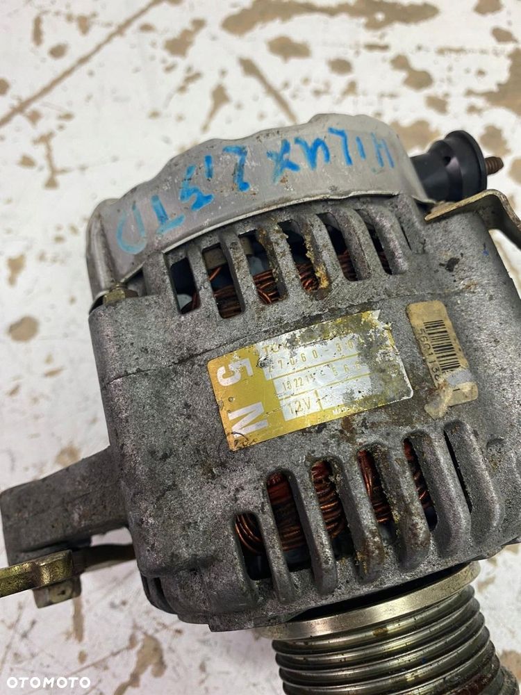 Toyota Hilux 2.5 ALTERNATOR - 3