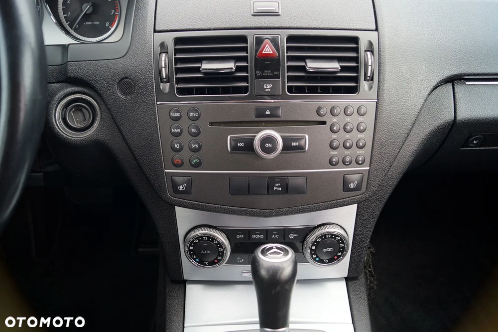 Mercedes-Benz Klasa C 180 CGI Automatik BlueEFFICIENCY Avantgarde - 26