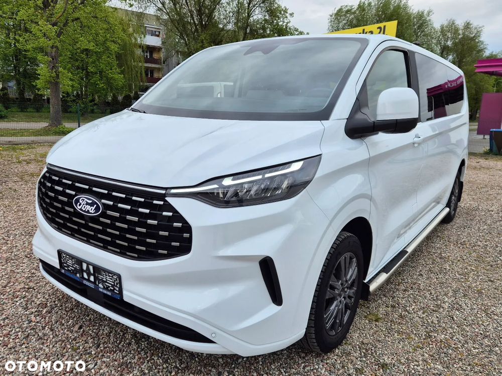 Ford Tourneo Custom - 1
