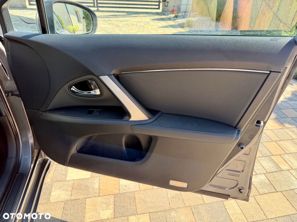 Toyota Avensis 1.8 Premium - 24