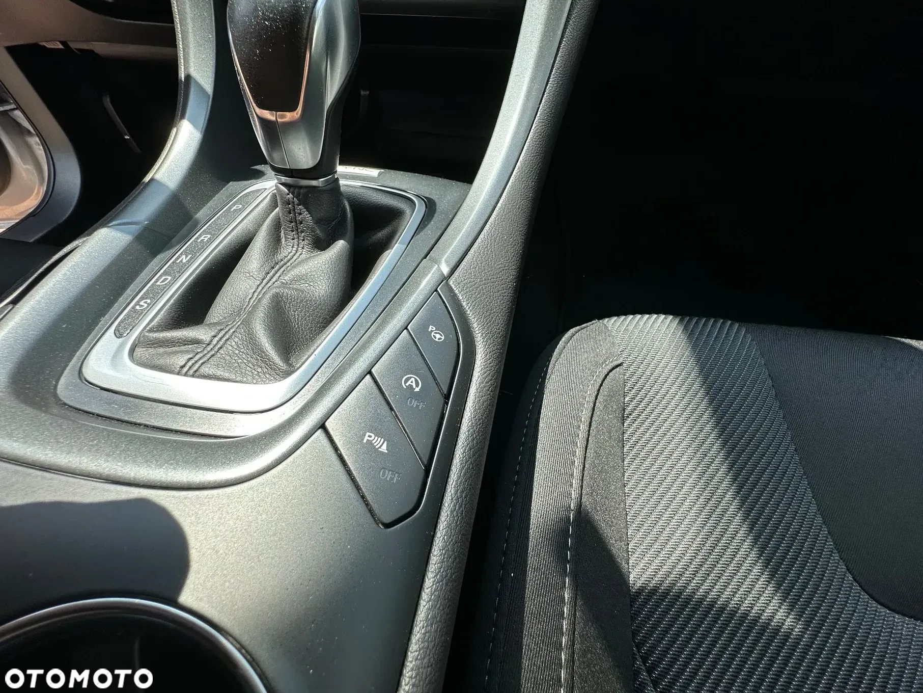 Ford Mondeo 2.0 EcoBoost Titanium - 35