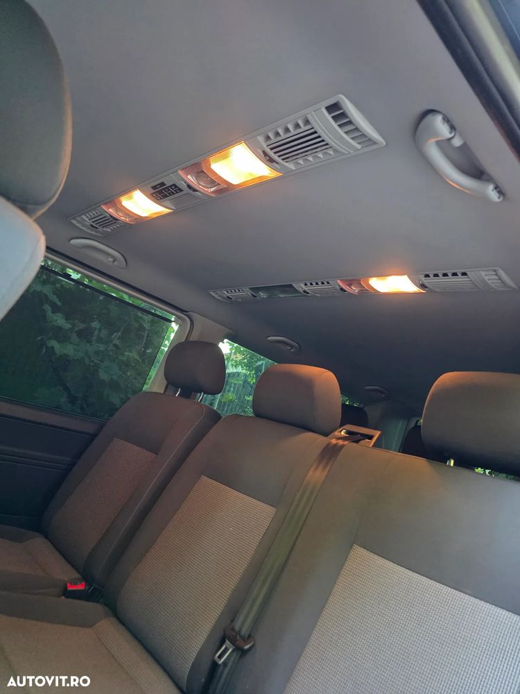 Volkswagen Caravelle - 11