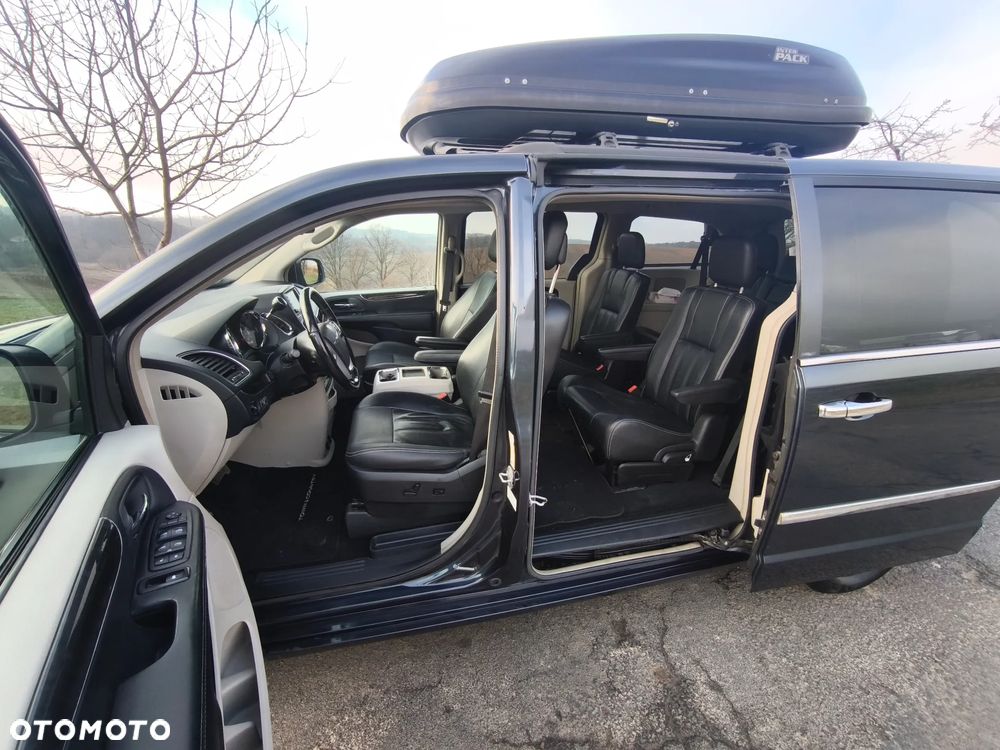 Chrysler Town & Country ver-3-6-limited - 11