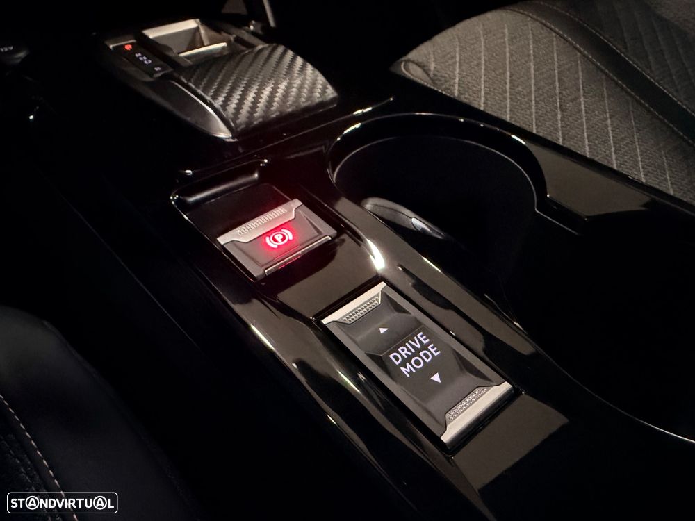 Peugeot e-208 E-Style — fotografia 13