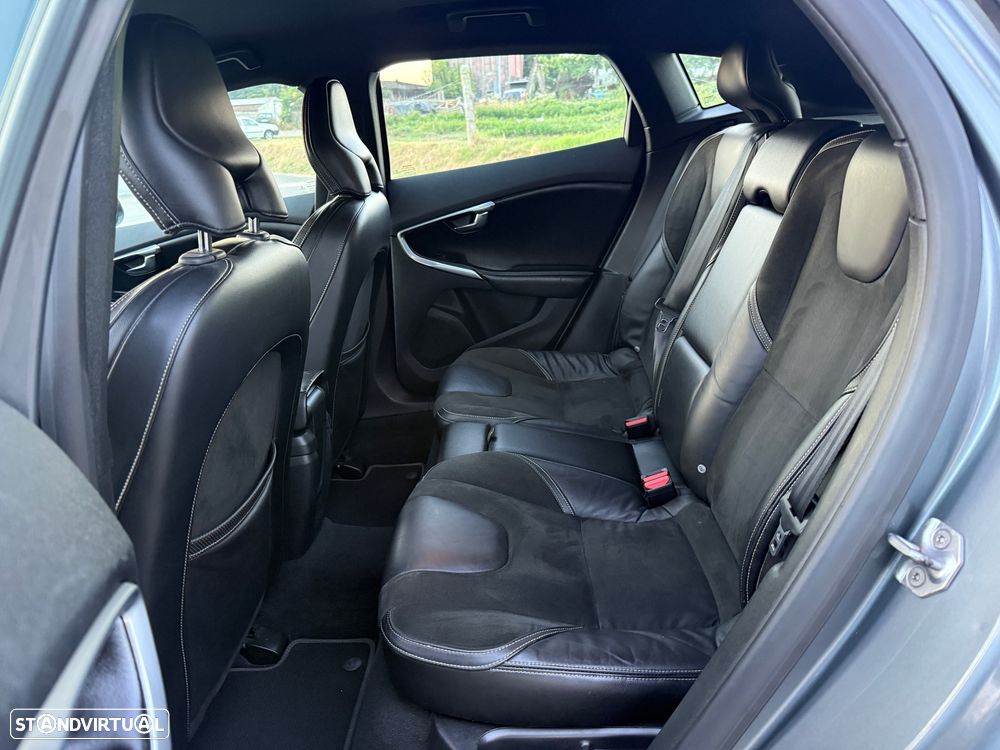 Volvo V40 D2 R Design — fotografia 12