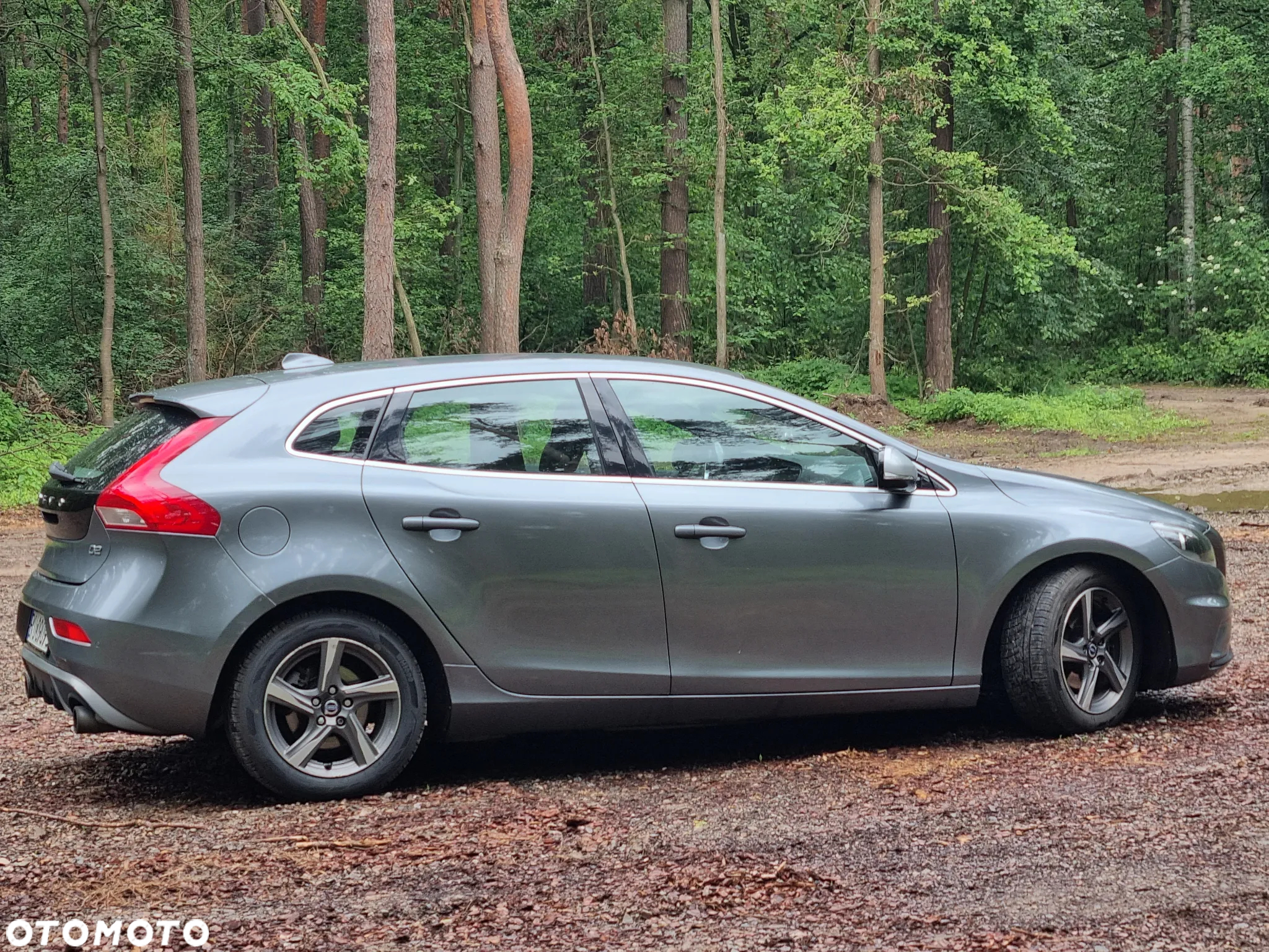 Volvo V40 D2 R-Design - 12