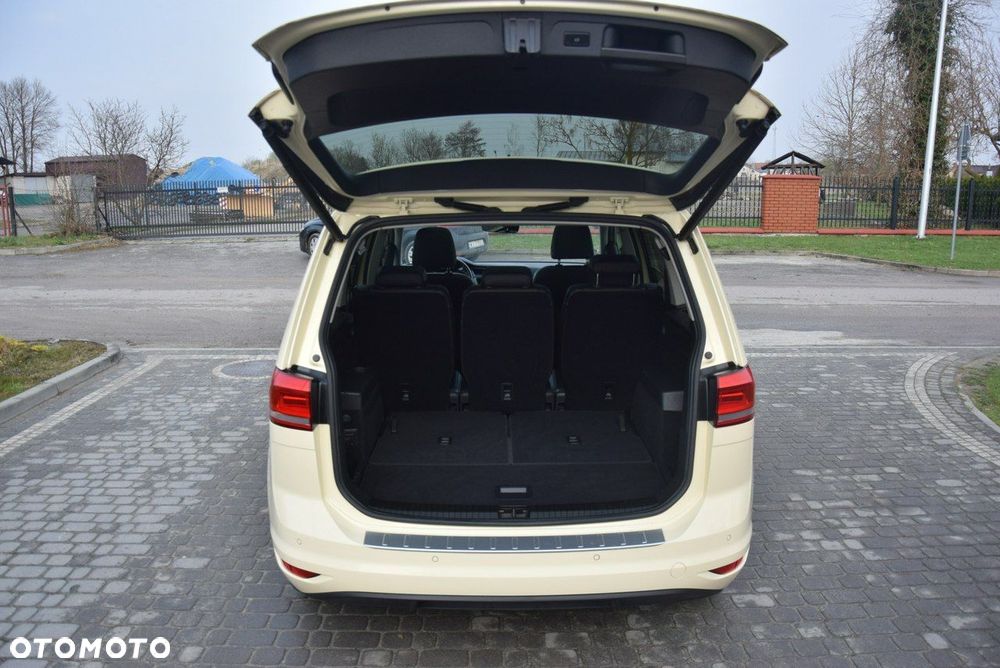 Volkswagen Touran - 16