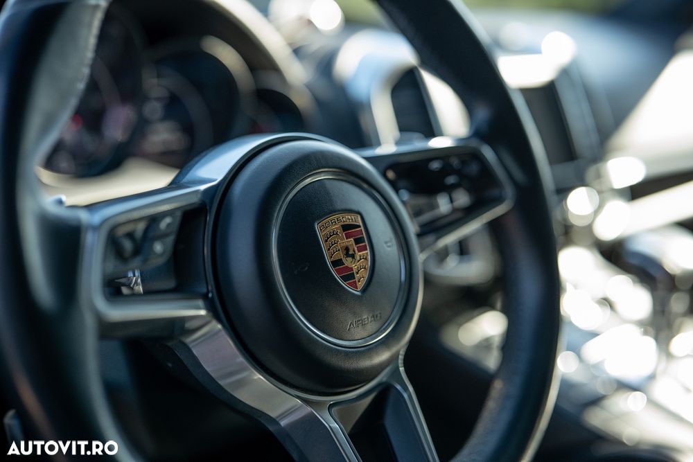 Porsche Cayenne 3.0 L - 17