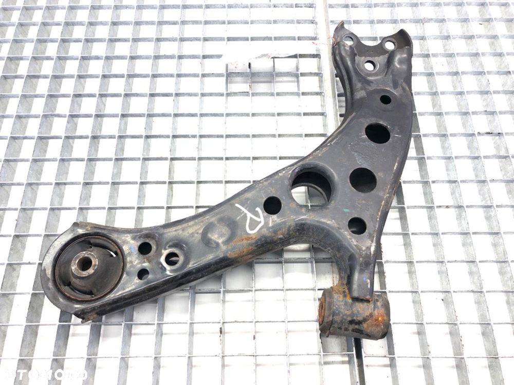 WAHACZ PRAWY PRZÓD  TOYOTA COROLLA sedan (_E21_) 2019 - 2022 1.8 VVTi Hybrid (MZEA12) 90 kW [122 - 1